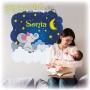 Elefantito sobre una nube mirando a la luna y a las estrellas con nombre personalizado.